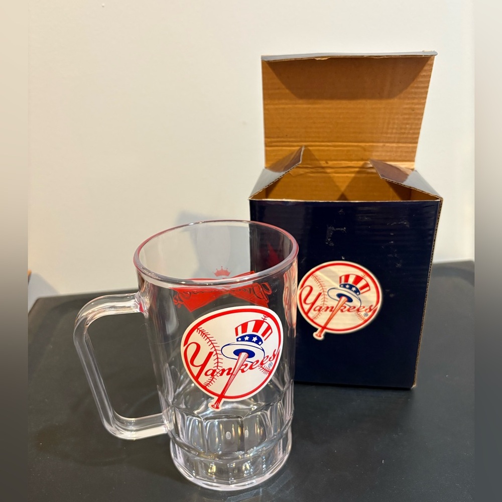 NIB New York Yankees Logo Clear Plastic Mug Budweiser SGA
